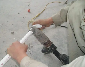 边坝漏水维修电话